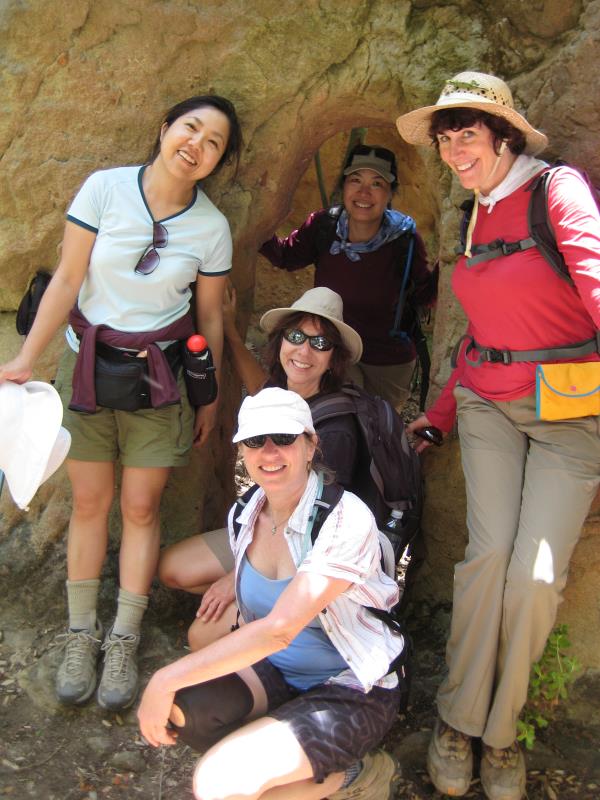 2009-05-03 Topanga Ridge 019 Wakako,Lily,Camille,Sherri,Andrea.jpg